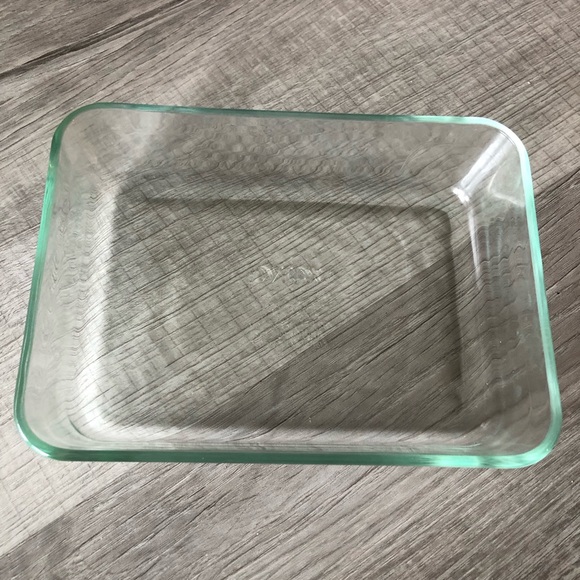Pyrex 3 cup rectangular glass container - Picture 2 of 4